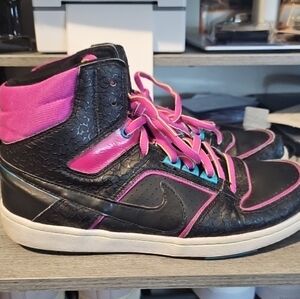 Nike Retro Black / Neon Pink Athletic Sneakers 365949-002 Women’s Size 9.5 US